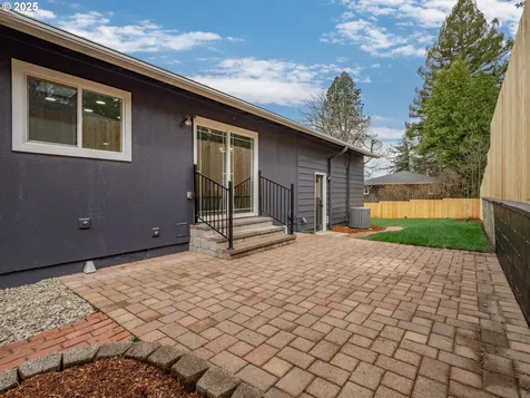 8330 SW 43rd Avenue Portland OR 97219