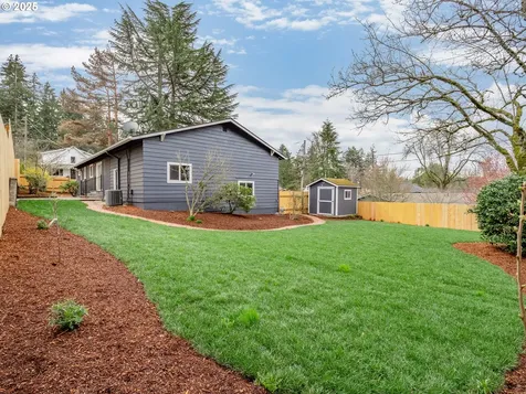 8330 SW 43rd Avenue Portland OR 97219