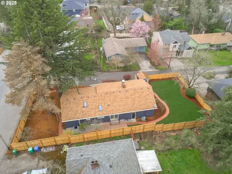 8330 SW 43rd Avenue Portland OR 97219