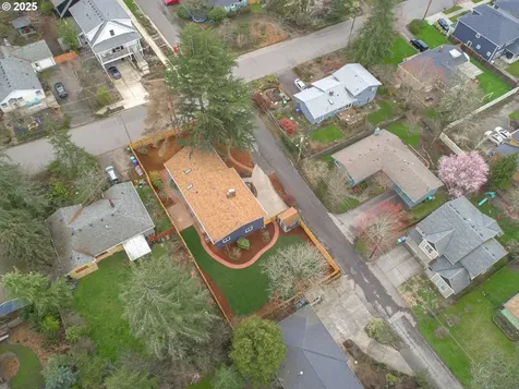 8330 SW 43rd Avenue Portland OR 97219
