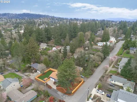8330 SW 43rd Avenue Portland OR 97219