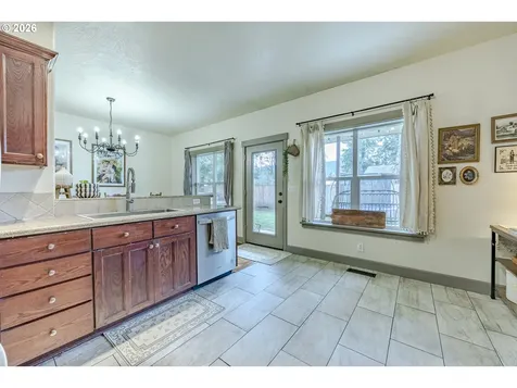 6885 Simeon Drive Springfield OR 97478