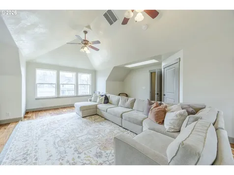 6885 Simeon Drive Springfield OR 97478