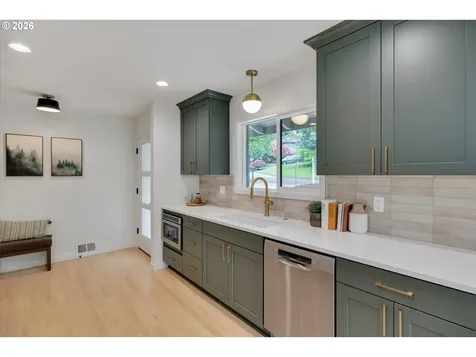 8560 SW Gayle Lane Portland OR 97225