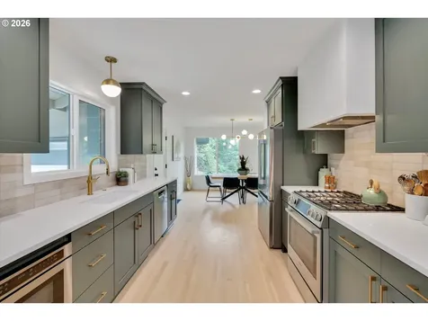 8560 SW Gayle Lane Portland OR 97225