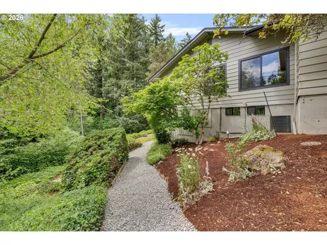 8560 SW Gayle Lane Portland OR 97225