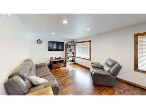 1605 V Avenue La Grande OR 97850