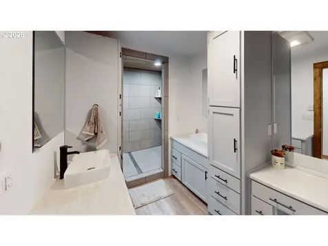 1605 V Avenue La Grande OR 97850