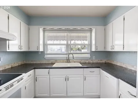 694 32nd Street Springfield OR 97478