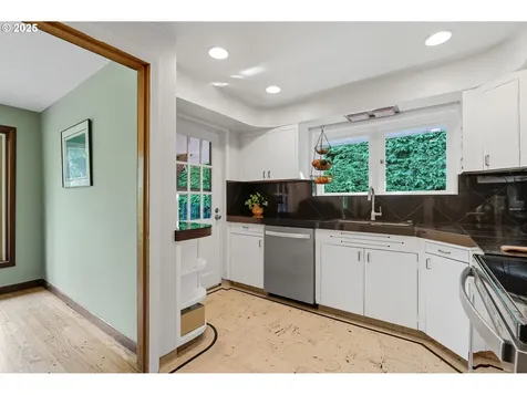 9930 SW 25th Avenue Portland OR 97219