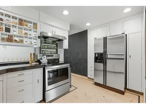 9930 SW 25th Avenue Portland OR 97219