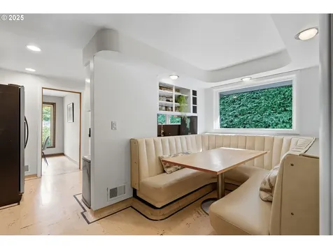9930 SW 25th Avenue Portland OR 97219