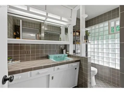 9930 SW 25th Avenue Portland OR 97219