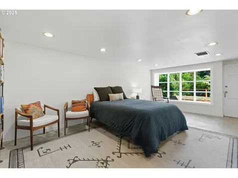 9930 SW 25th Avenue Portland OR 97219
