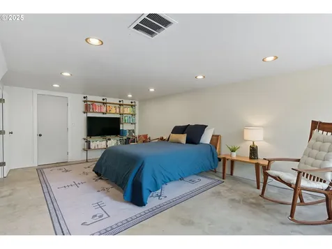 9930 SW 25th Avenue Portland OR 97219