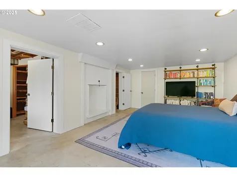 9930 SW 25th Avenue Portland OR 97219