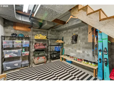 9930 SW 25th Avenue Portland OR 97219