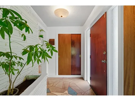 9930 SW 25th Avenue Portland OR 97219