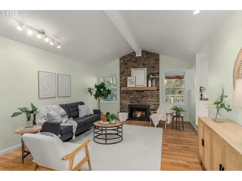 1081 NE 5th Drive Hillsboro OR 97124