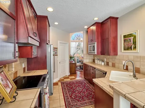 910 Pioneer Drive Silverton OR 97381