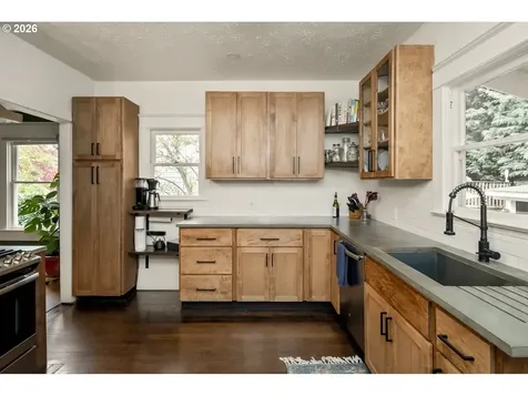 4023 SE Ivon Street Portland OR 97202
