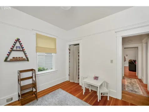 4023 SE Ivon Street Portland OR 97202