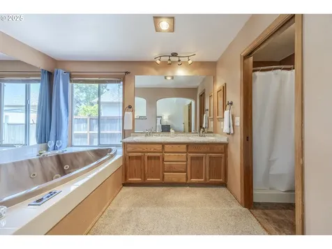 976 Marquet Way Eugene OR 97401
