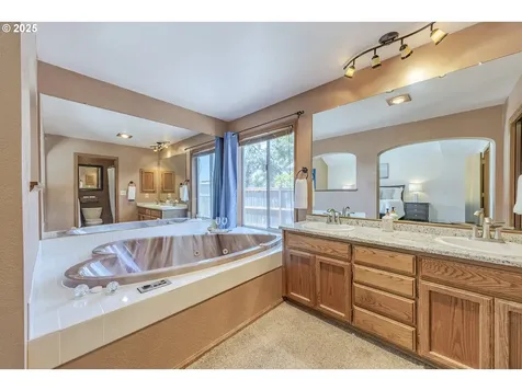 976 Marquet Way Eugene OR 97401