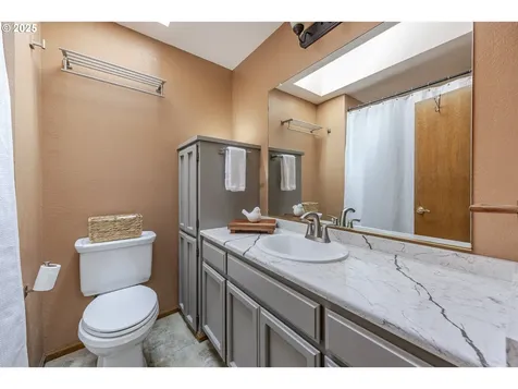 976 Marquet Way Eugene OR 97401