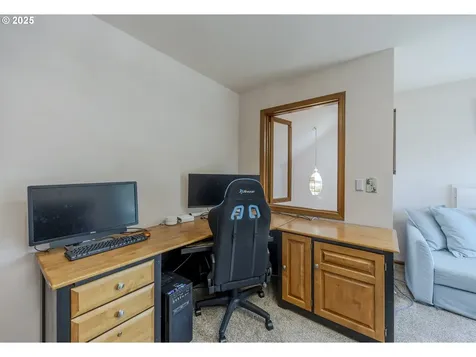 976 Marquet Way Eugene OR 97401