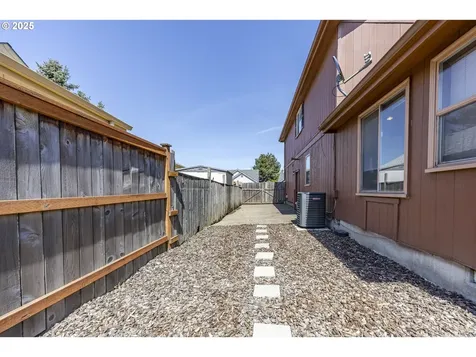976 Marquet Way Eugene OR 97401