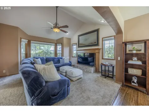 976 Marquet Way Eugene OR 97401