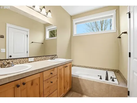 213 SW Blue Heron Court Mcminnville OR 97128