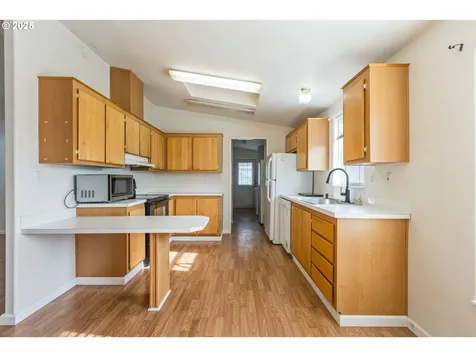 308 NW Civil Bend Avenue Winston OR 97496