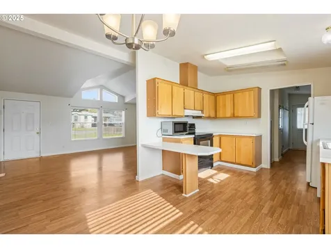 308 NW Civil Bend Avenue Winston OR 97496