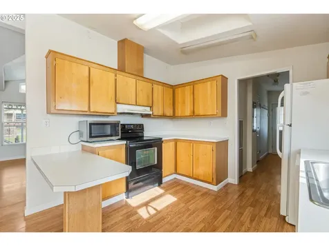 308 NW Civil Bend Avenue Winston OR 97496