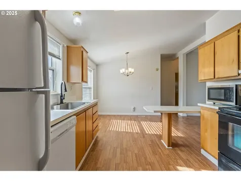 308 NW Civil Bend Avenue Winston OR 97496