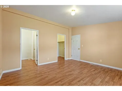 308 NW Civil Bend Avenue Winston OR 97496