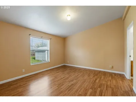 308 NW Civil Bend Avenue Winston OR 97496