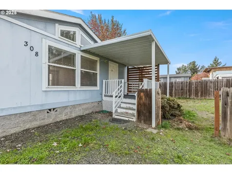 308 NW Civil Bend Avenue Winston OR 97496