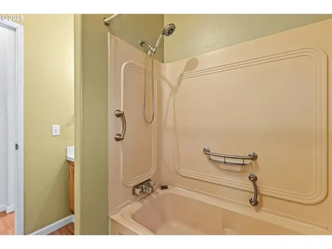 308 NW Civil Bend Avenue Winston OR 97496