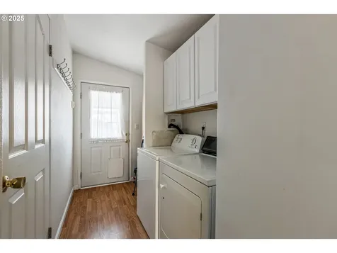 308 NW Civil Bend Avenue Winston OR 97496