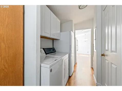 308 NW Civil Bend Avenue Winston OR 97496