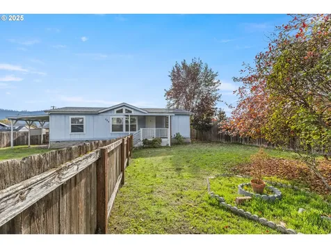 308 NW Civil Bend Avenue Winston OR 97496