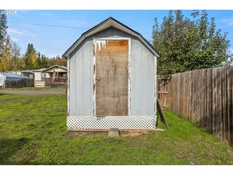 308 NW Civil Bend Avenue Winston OR 97496