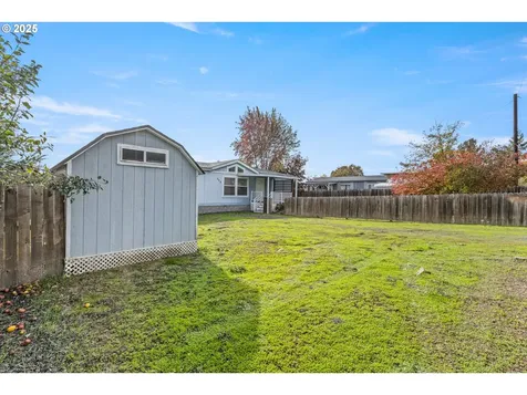308 NW Civil Bend Avenue Winston OR 97496