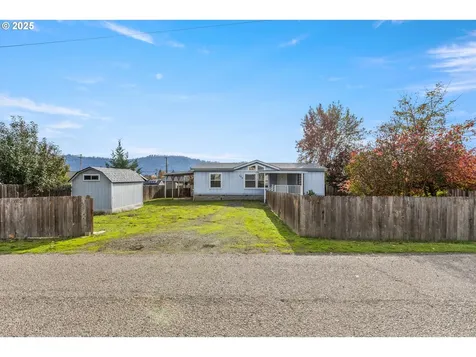 308 NW Civil Bend Avenue Winston OR 97496