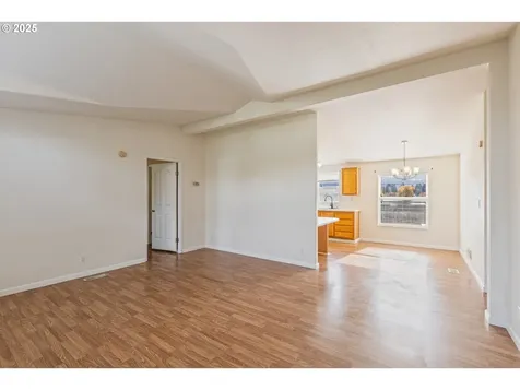 308 NW Civil Bend Avenue Winston OR 97496