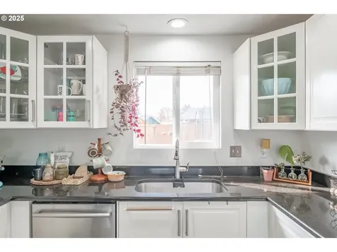 213 NW Lalack Court Dallas OR 97338