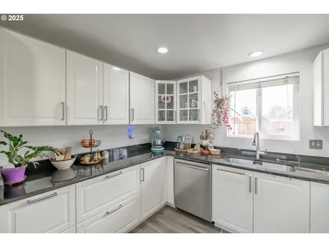 213 NW Lalack Court Dallas OR 97338